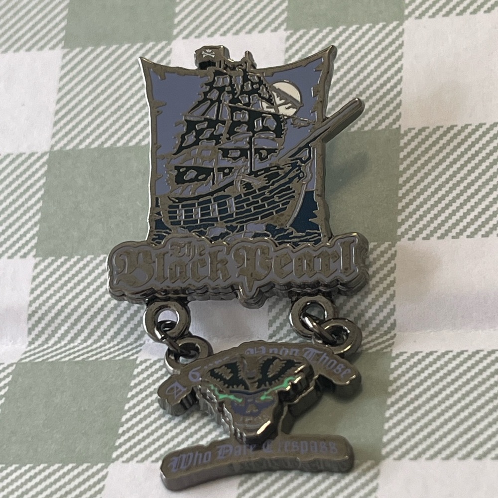 Disney Pirates of the Caribbean Black Pearl Ship Pin - Picture 2 of 5